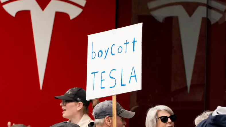 Tesla protesto