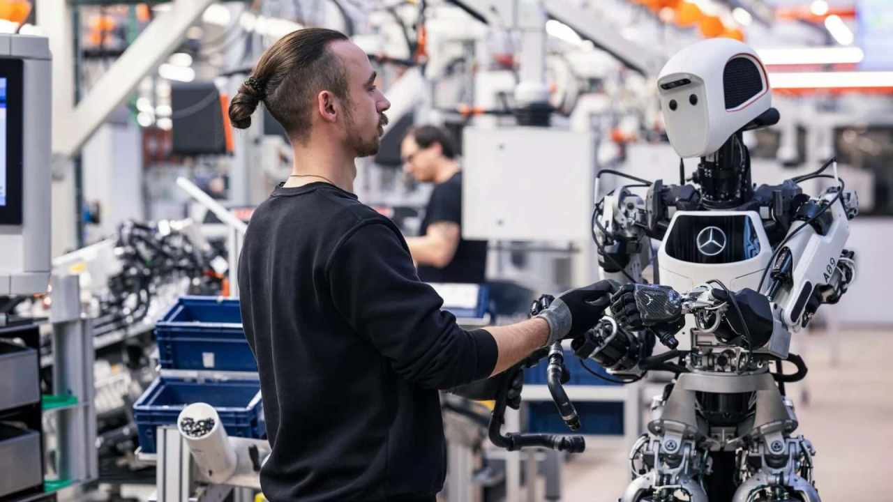 mercedes insansı robot fabrika