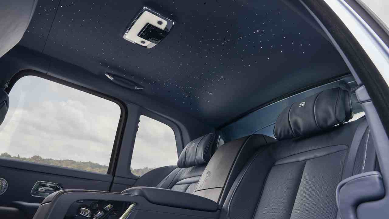 rolls-royce cullinan daisy yeni araba modeli