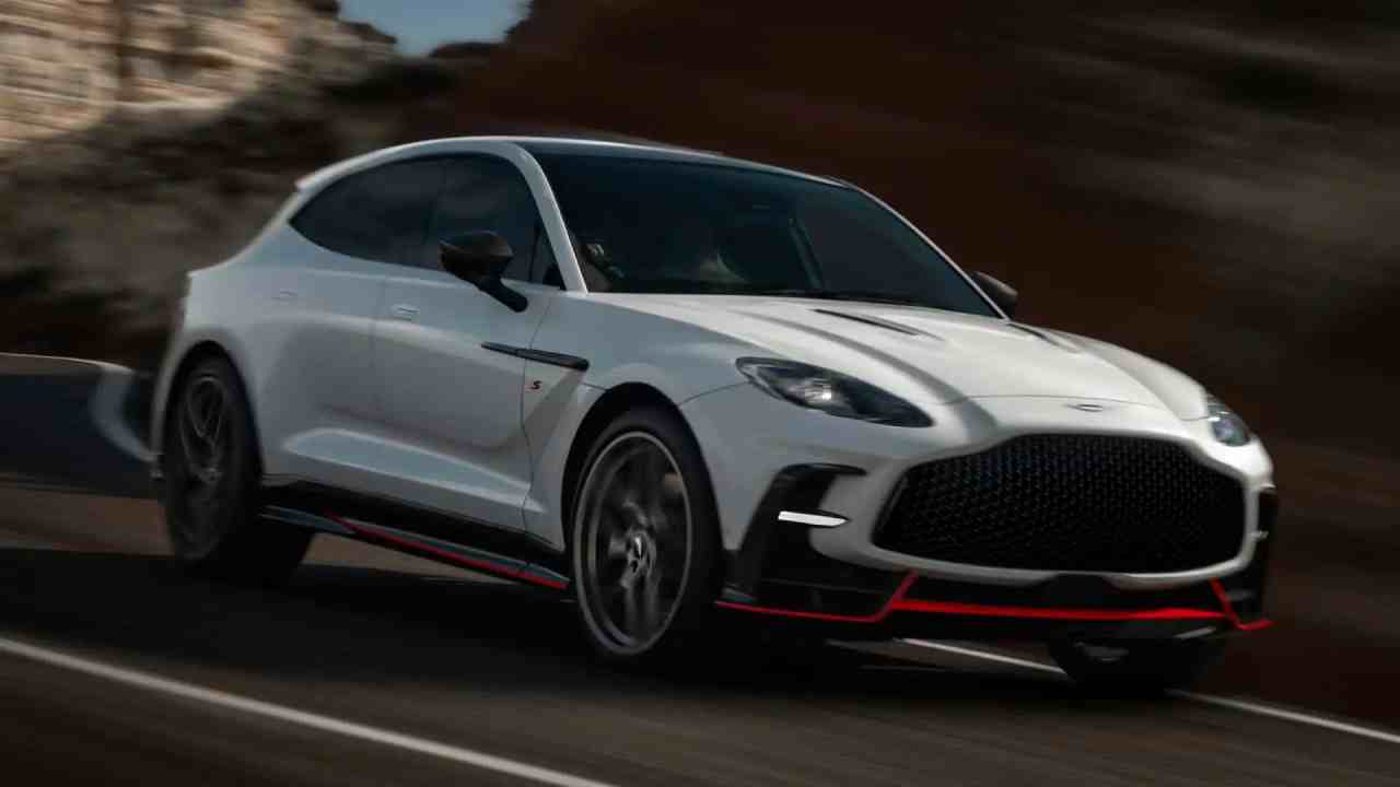 aston martin yeni dbx s