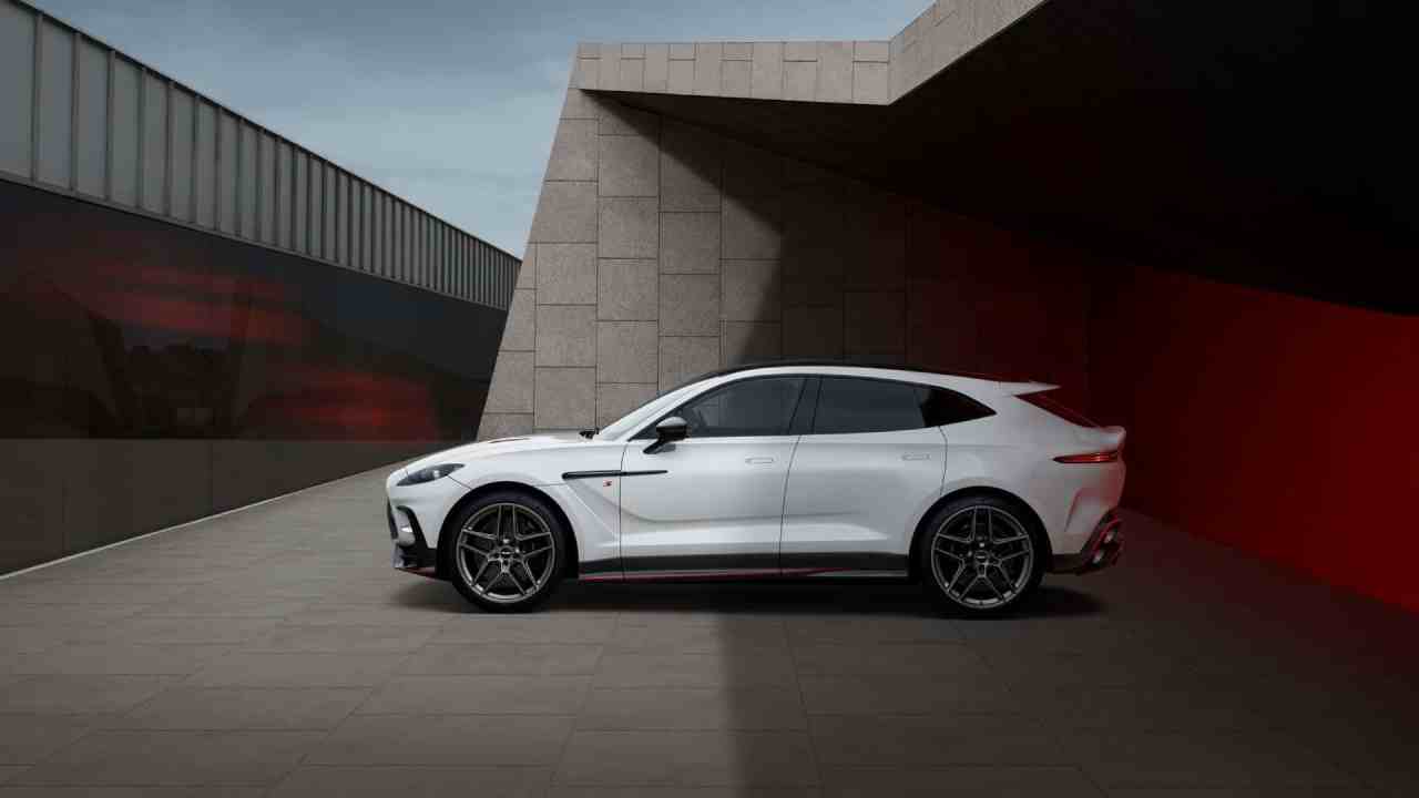 aston martin dbx s