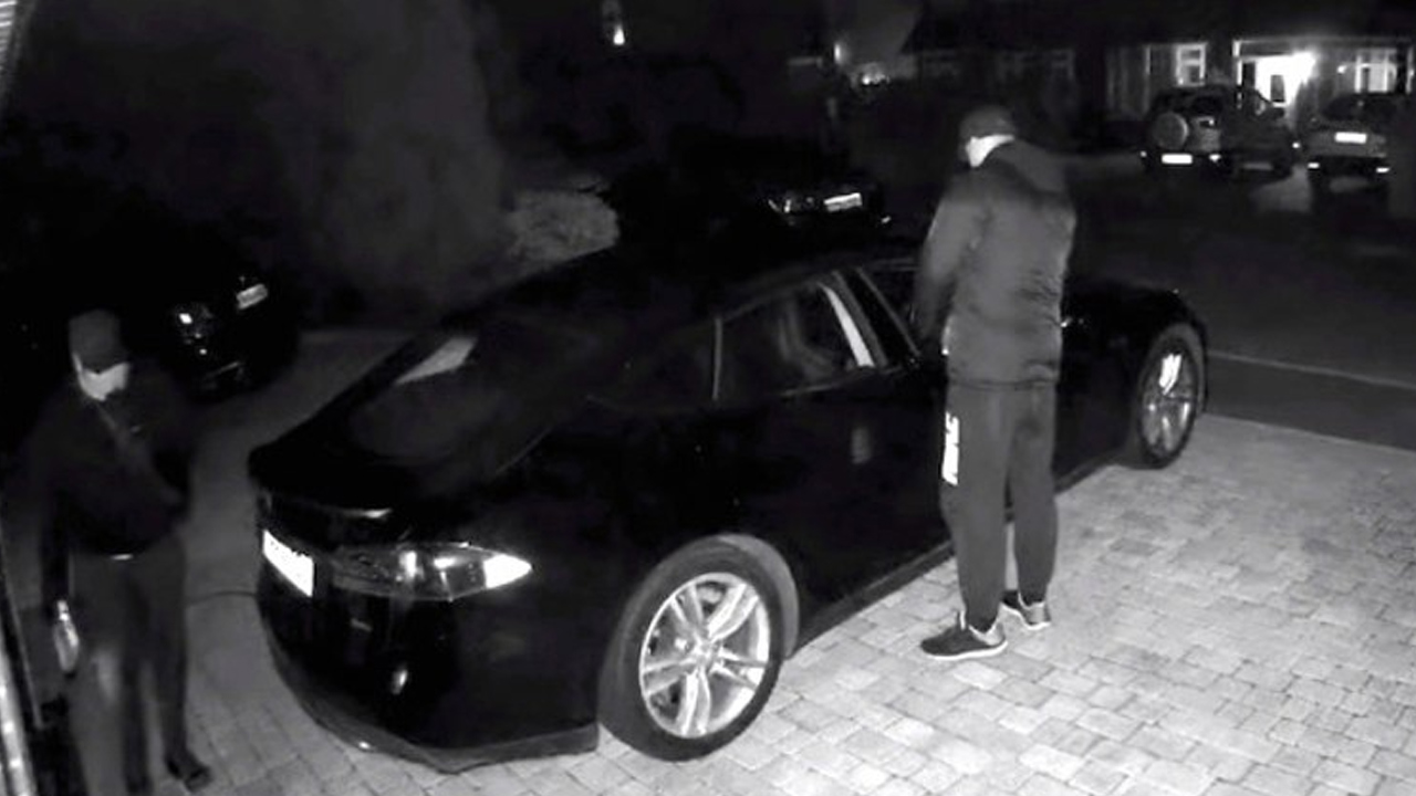 tesla hack'lemek