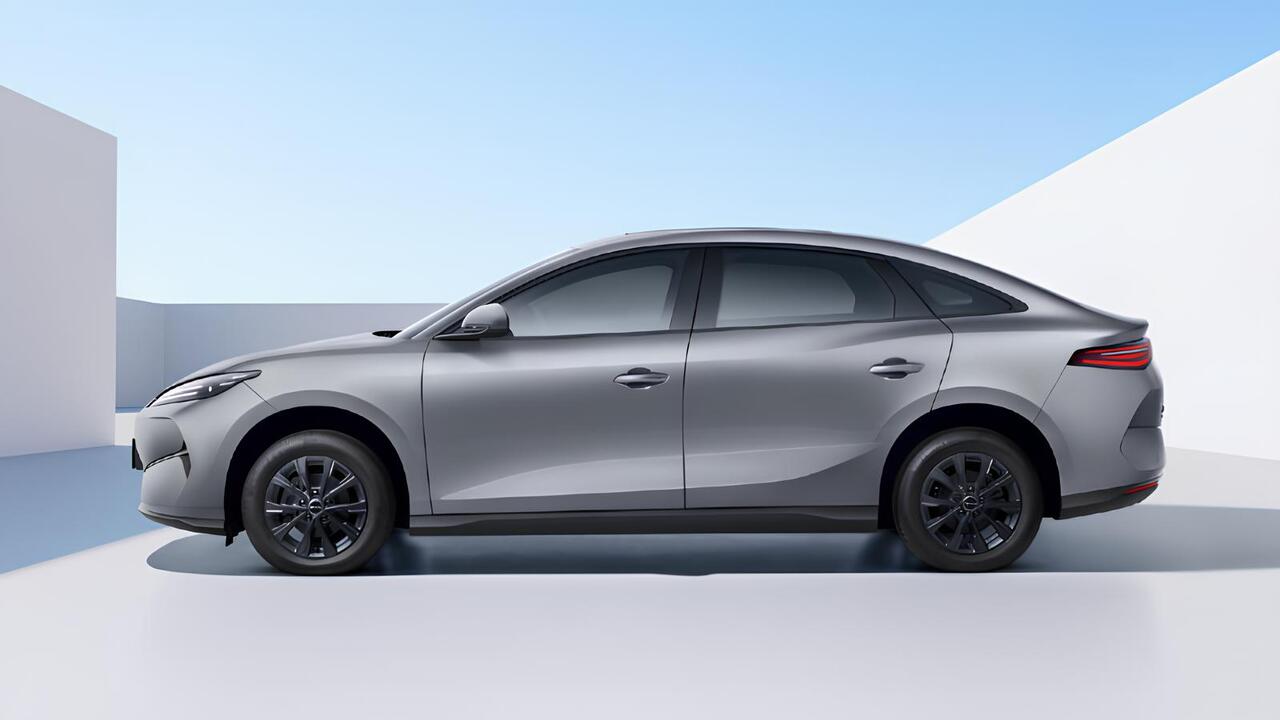 BYD e7